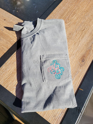 Comfort Color Swirly Fancy Single Letter Monogram Embroidered Pocket Tee, Merch Girls - A Blissfully Beautiful Boutique