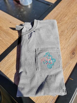 Comfort Color Swirly Fancy Single Letter Monogram Embroidered Pocket Tee, Merch Girls - A Blissfully Beautiful Boutique